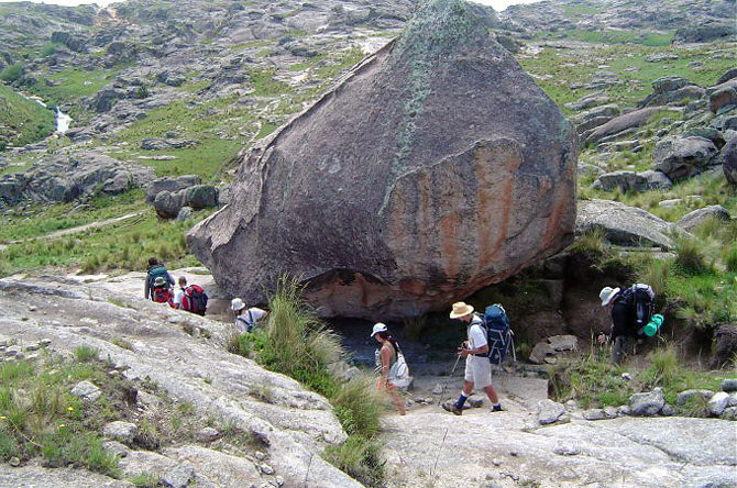 Камень Даваско (Davasko) или «Piedra Movediza», город Тандиль, Аргентина