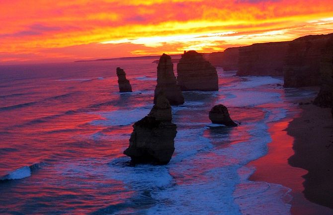 12, Двенадцать апостолов (The Twelve Apostles), известняковые скалы, Национальный парк Порт-Кемпбелл, Австралия, 