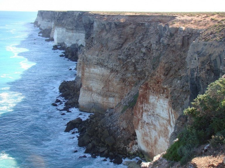 Равнина Налларбор (Nullarbor Plain) и утесы Банда (Bunda Cliffs), Австралия