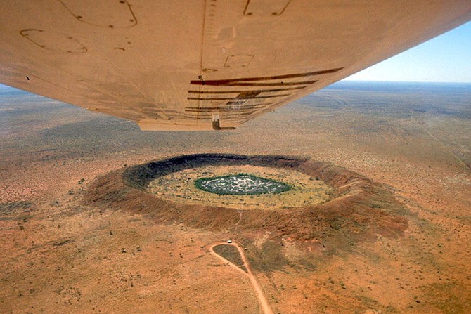 Вулф-Крик (Wolfe Creek Meteorite Crater), самый большой метеоритный кратер в мире, Австралия