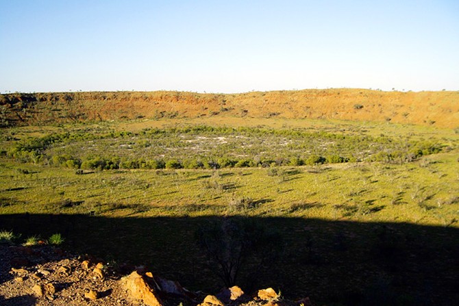 Вулф-Крик (Wolfe Creek Meteorite Crater), самый большой метеоритный кратер в мире, Австралия