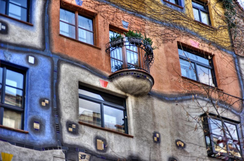 Дом Хундертвассера (Hundertwasserhaus) жилой дом, Вена, Австрия