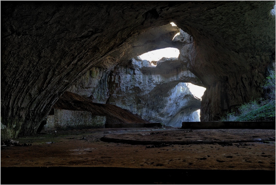 Пещера Деветашка (Devetashka Cave) Ловчен, Болгария