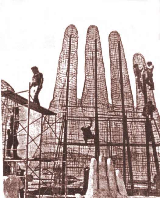 Гигантская рука "Мано-де-Десьерто" в пустыне Атакама, Чили, процесс возведения скульптуры