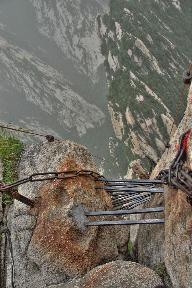 Самая опасная пешая тропа в мире, тропа смерти, гора Хуашань (Huashan Mountain), Китай, 