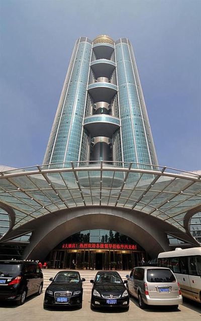 хуаси, китайская рублевка, китай, отель-небоскреб Лунси (Longxi International)