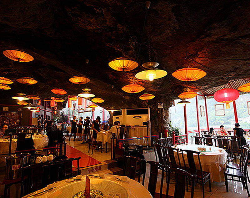 Ресторан Fangweng, обед в пещере Sanyou и над пропастью, Китай