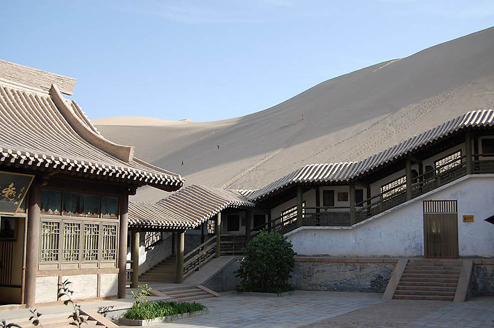 Оазис Юэяцюань (Yueyaquan) в пустыне Гоби, Китай