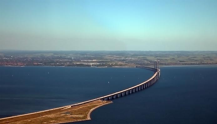 Эресуннский мост-тоннель (Oresund Bridge), соединяющий две страны, Швеция, Дания