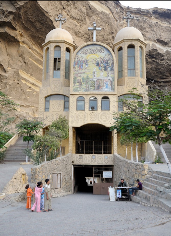 Монастырь святого Саймона (The Monastery of St. Simon the Tanner), храм в пещере, Египет,