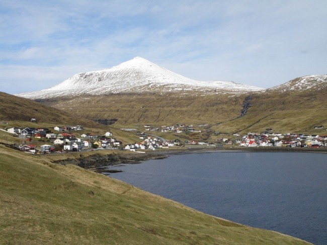 Озеро на краю обрыва - Сорвагсватн (или Лейтисватн), Фарерские острова