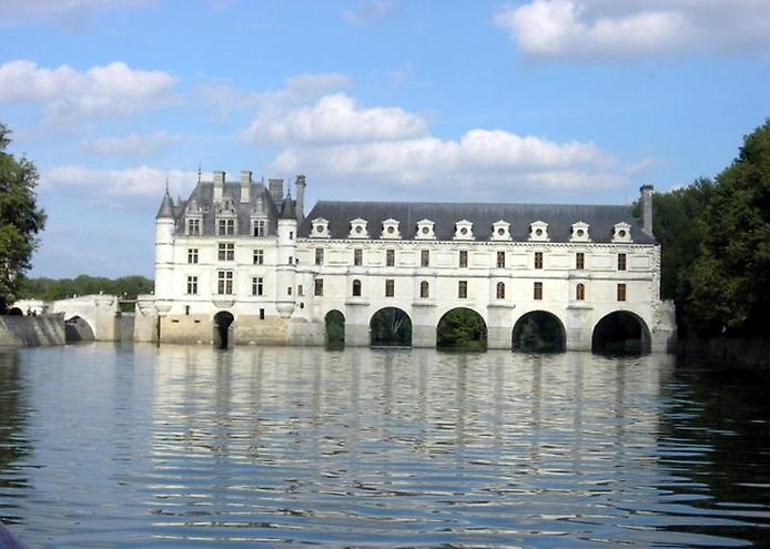 Замок Шенонсо (Chateau de Chenonceau), замок Дам, Франция