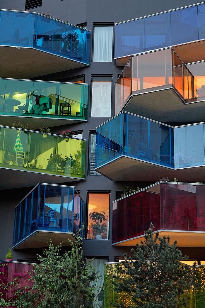 Многоквартирный дом "Сеген" (Seguin) с разноцветными балконами, Булонь-Бийанкур, Франция