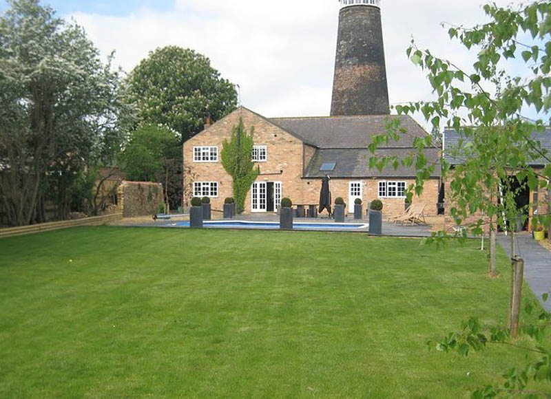 The Old Mill - жилой дом из старой ветряной мельницы, Норфолк, Англия