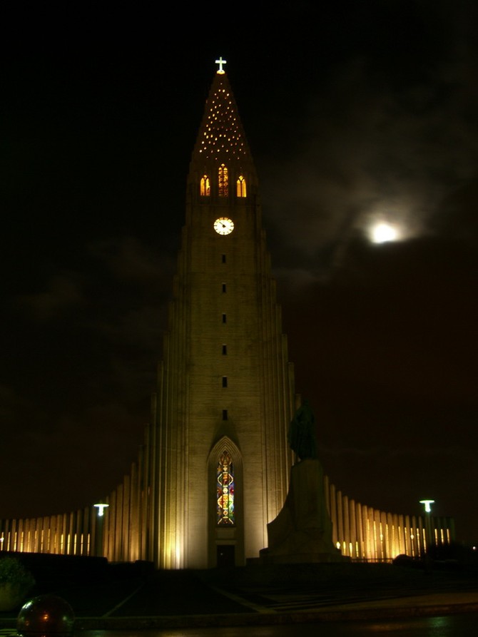 Халлгримура, Hallgrimskirkja) - лютеранская церковь, Рейкьявик, Исландия