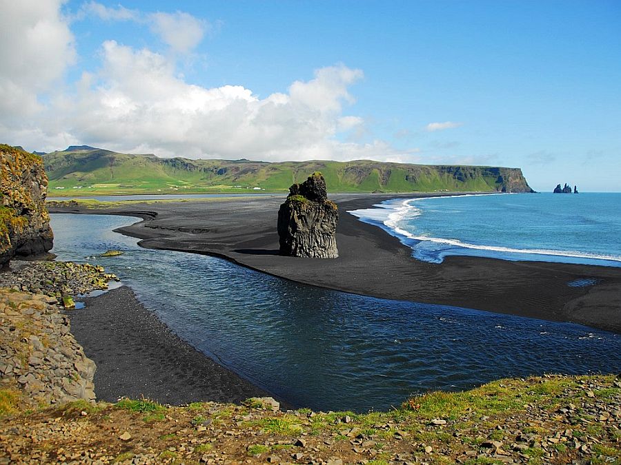 Черный пляж Рейнисфьяра (Reynisfjara) и колонны «Рейнисдрангар» (Reynisdrangar), Исландия