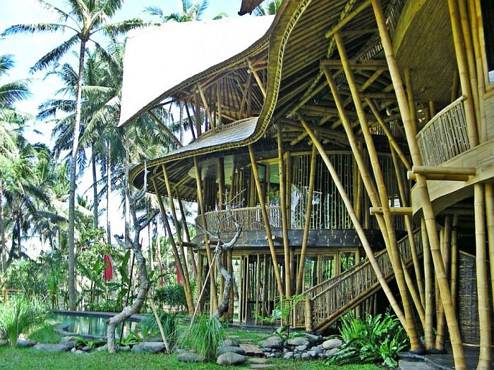 Отель из бамбука на острове Бали, Индонезия