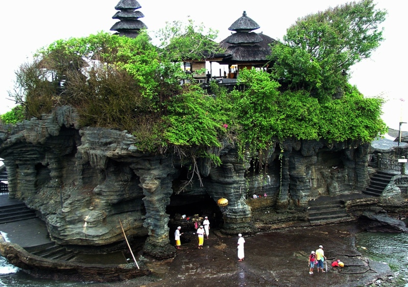 Храм Танах-Лот (Tanah Lot), Бали, Индонезия, 