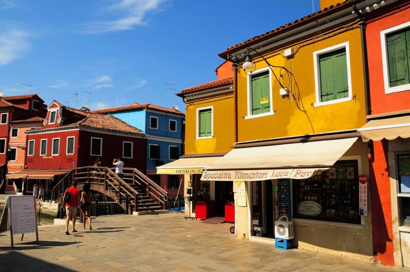Остров Бурано (Burano), Венеция, разноцветные дома