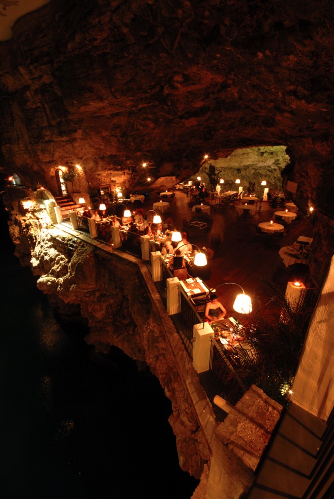 Grotta Palazzese, отель-ресторан в гроте, Апулия, Италия