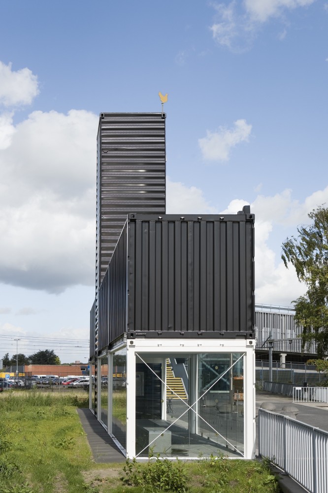 Остановка "Северный Барневельд" (Barneveld Noord) созданная из контейнеров, Нидерланды