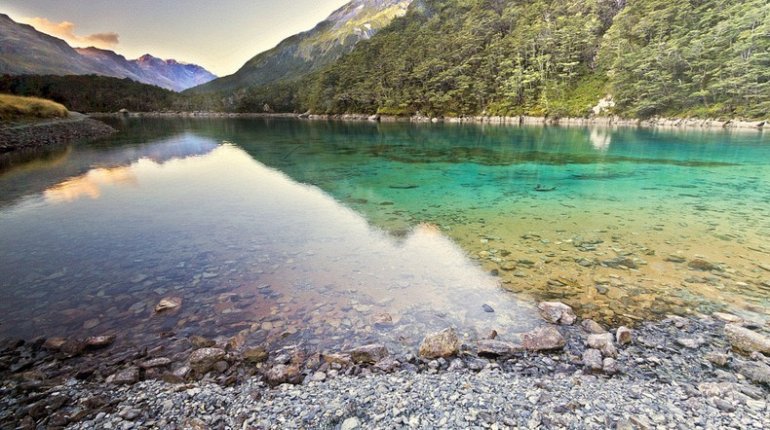 Голубое озеро (Blue Lake), пресное озеро, Национальный парк Озер Нельсона, Новая Зеландия