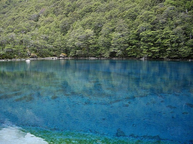 Голубое озеро (Blue Lake), пресное озеро, Национальный парк Озер Нельсона, Новая Зеландия