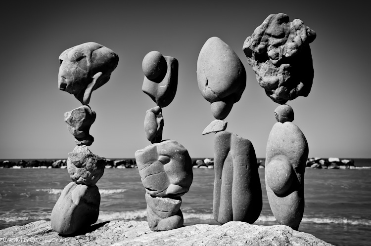 Камни преодолевшие гравитацию, от Майкла Грэба