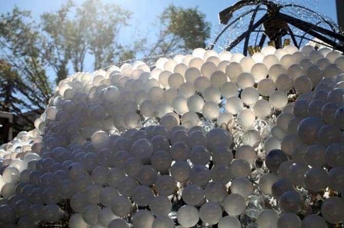 Скульптура Облако (Cloud), 6000 лампочек, творение Каитлинда Брауна