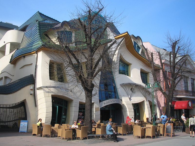Кривой дом (Krzywy Domek) в Сопоте, Польша