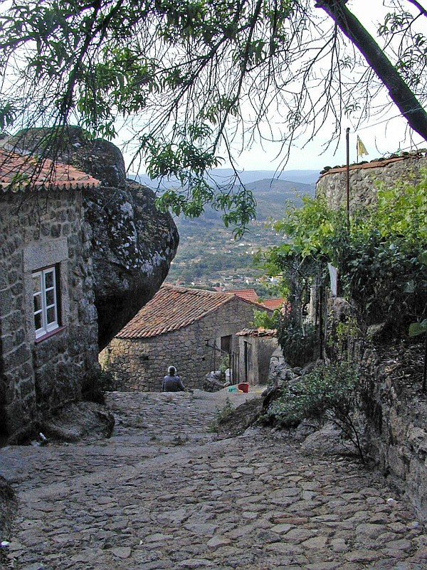 Деревня Монсанту (Monsanto), Португалия
