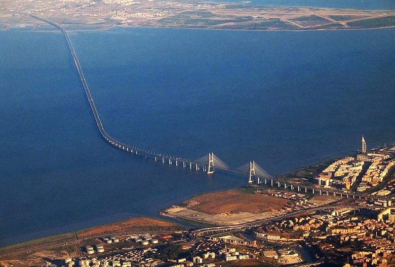 Мост Васко да Гама - самый длинный мост Европы, Лиссабон, Португалия