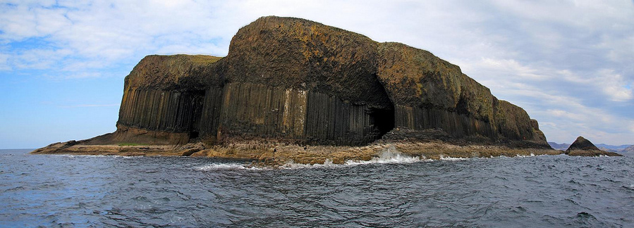 Пещера мелодий (Фингалова пещера) на острове Стаффа, Шотландия