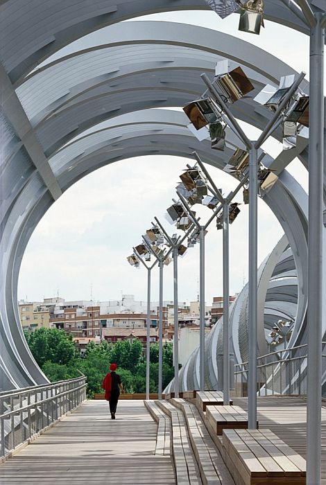 Пешеходный мост "Аргансуэла" ("Arganzuela Footbridge")в Мадриде, Испания