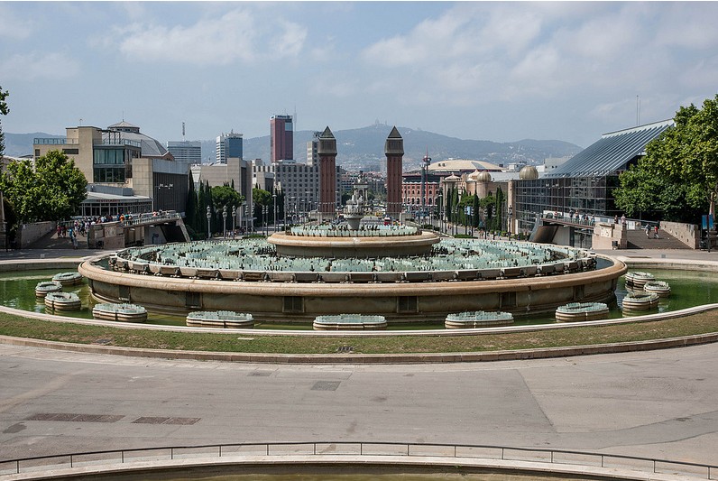 Магический фонтан Монжуика (Magic Fountain of Montjuic), поющий фонтан в Барселоне, Испания