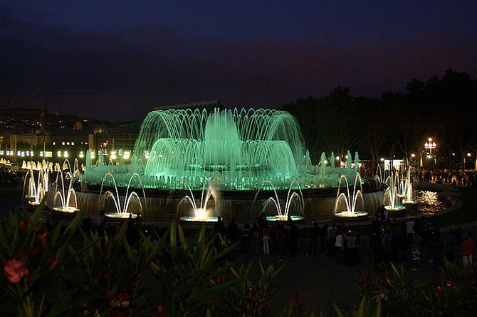 Магический фонтан Монжуика (Magic Fountain of Montjuic), поющий фонтан в Барселоне, Испания