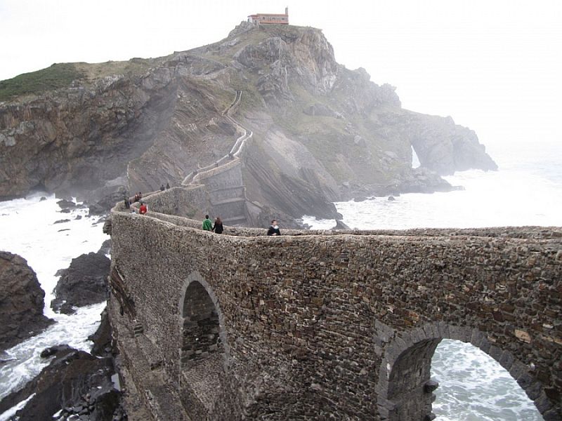 Остров Сан-Хуан де Гастелугаче (San Juan de Gaztelugatxe) и его лестница c 237 ступеньками (Испания)