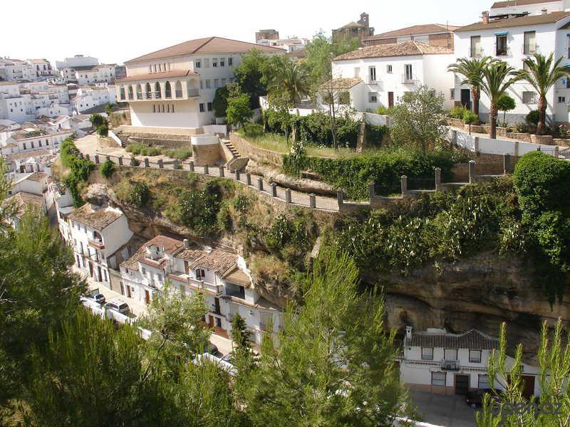 Город в скале - Сетениль-де-лас-Бодегас (Setenil de las Bodegas), Испания