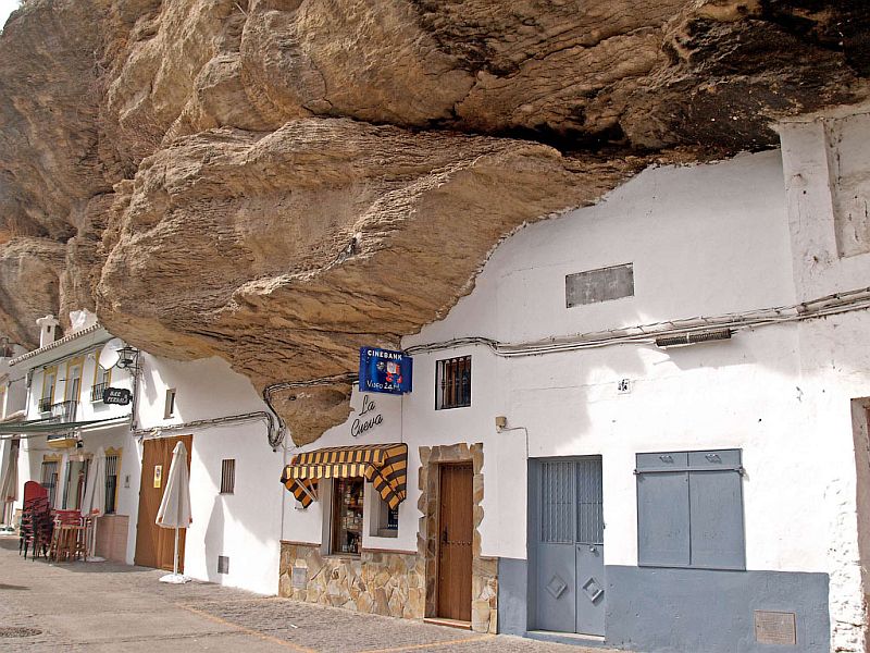 Город в скале - Сетениль-де-лас-Бодегас (Setenil de las Bodegas), Испания