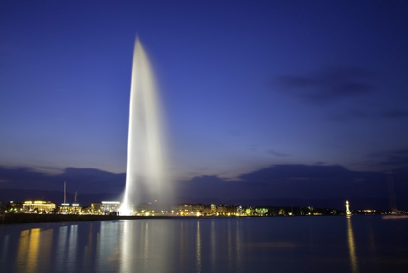 Женевский фонтан, фонтан в Женеве, Швейцария, Jet d’Eau, достопримечательность, женевское озеро, 