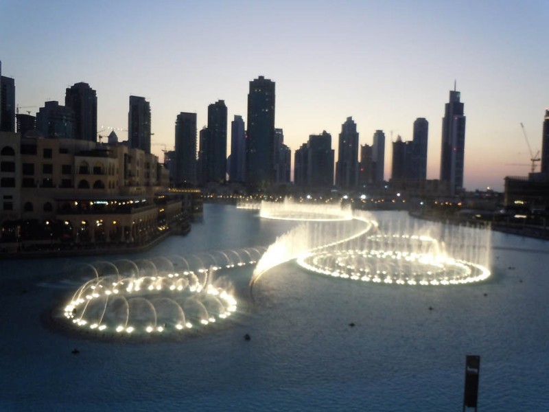 Фонтан Дубай (Dubai Fountain) музыкальный фонтан, ОАЭ