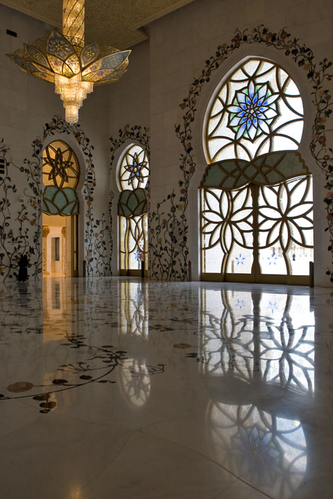 Белая Мечеть Шейха Заида Бин Султана Аль Нахьяна (Sheikh Zayed bin Sultan Al Nahyan Mosque) в Абу Даби, ОАЭ