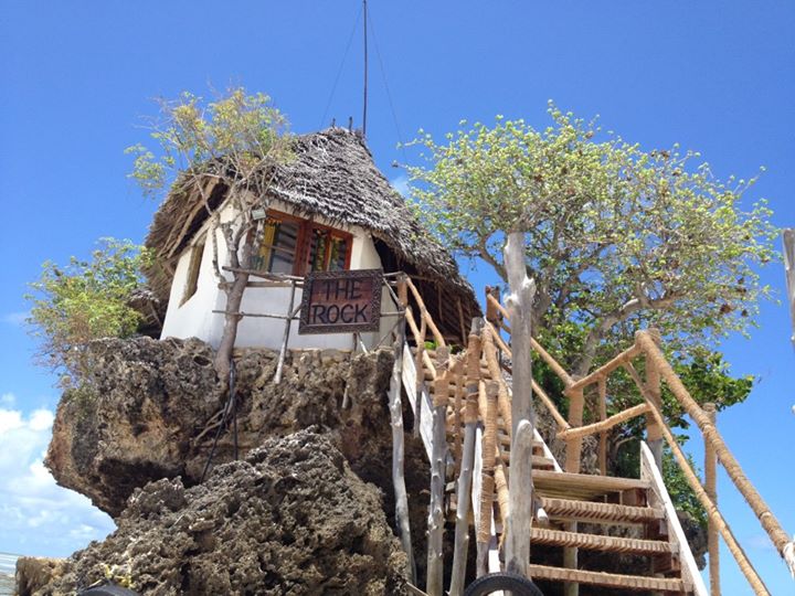 Ресторан "Скала" (The Rock) на скале в Занзибаре