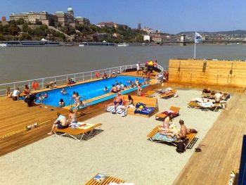 Словакия: Пляж на берегу Дуная открылся в центре Братиславы