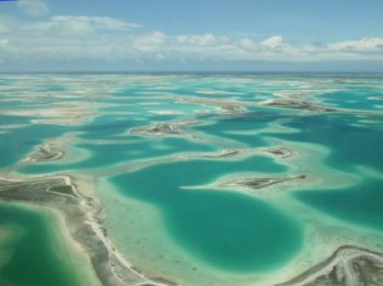 В Кирибати ищут следы легендарной женщины-пилота