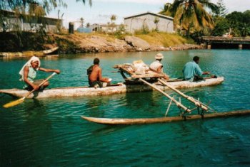 Австралия перешлет беженцев-лодочников в Папуа и Науру