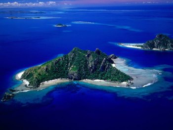 Фиджи ежегодно посещают около 500 тыс. туристов