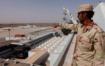 Ливия: Авиадиспетчеры согласились прекратить забастовку в аэропорту Триполи