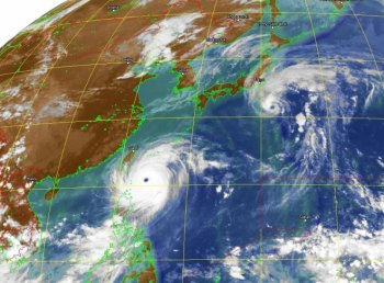 Япония ожидает два мощных тайфуна