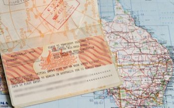Австралия предупреждает "новогодних туристов" о визах